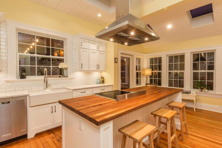 10 0193 KitchenWindowsjpg1 768x512